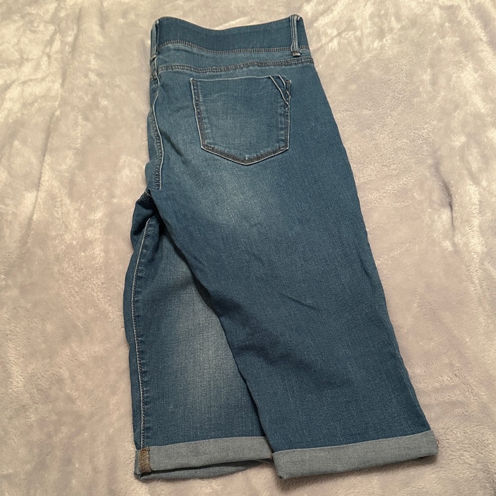 Classic Blue Women's Jeans APT.9